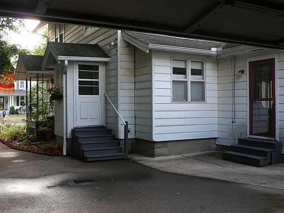 4th image of 421 S Park St