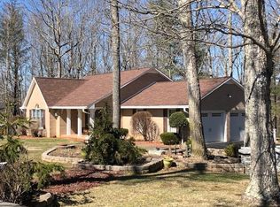 327 Oakside Dr, Hillsville, VA 24343