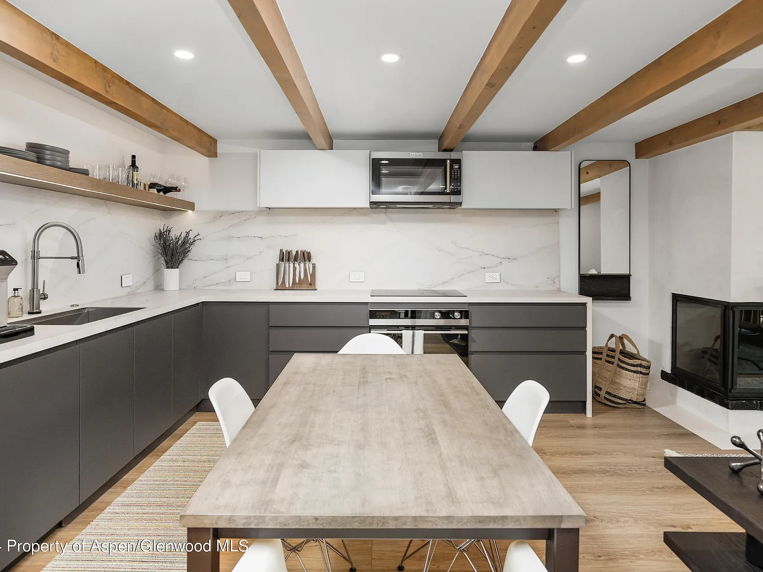 2 bed, 830 sqft, $17,000 — Photo 4