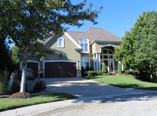 9224 Redbud Ln, Lenexa, KS 66220