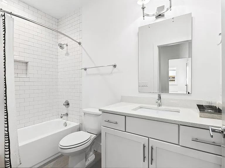 902 Archer St — Photo 4