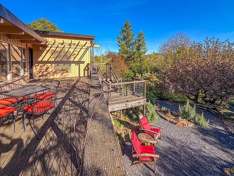 1560 Ronne Dr — Photo 36
