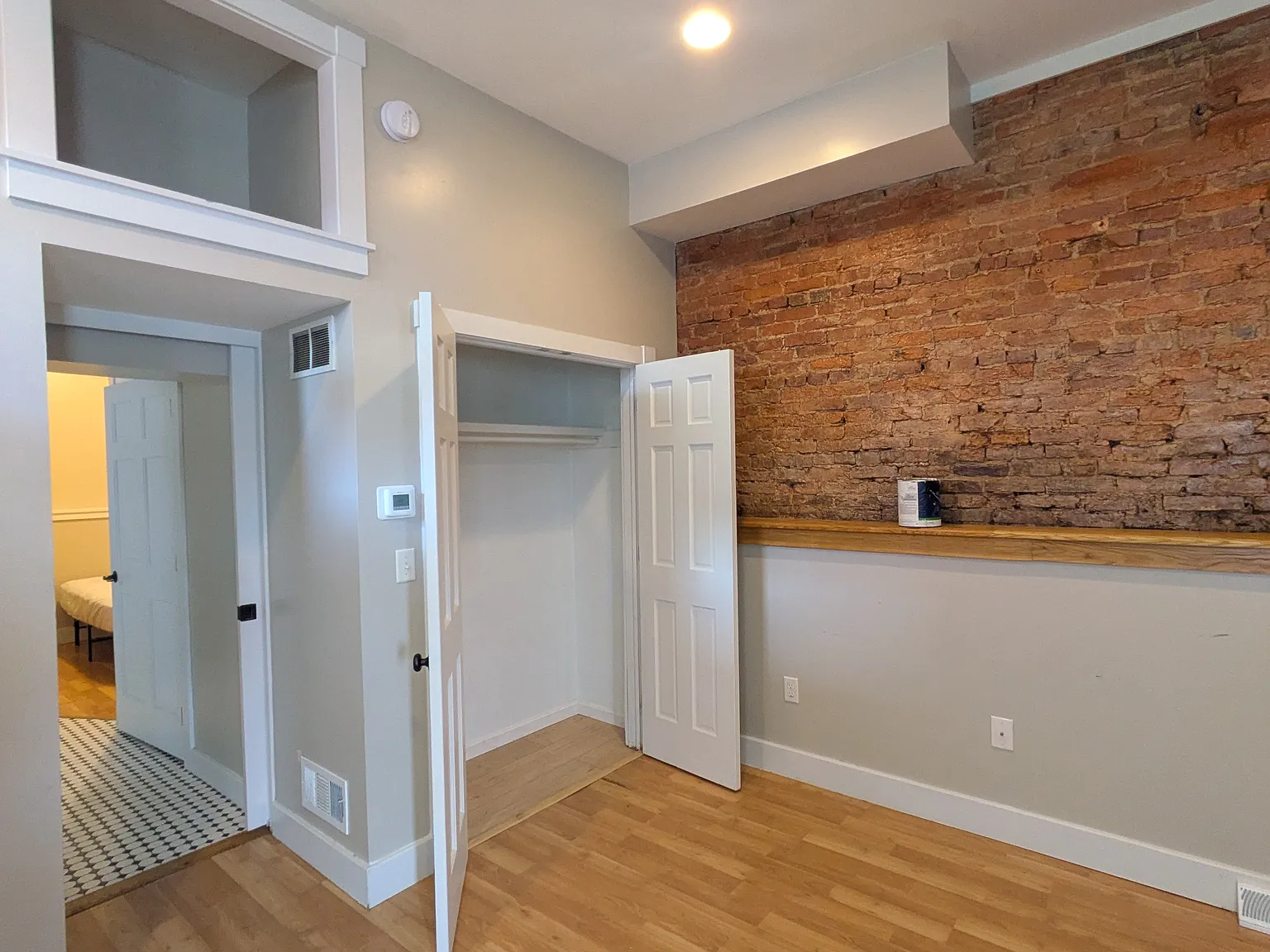Studio, $900 — Photo 2