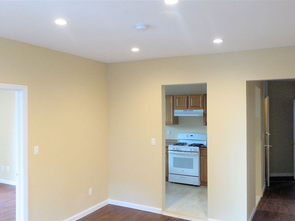 3 Bright Ridgewood 3BR Corner Unit L M No Fee