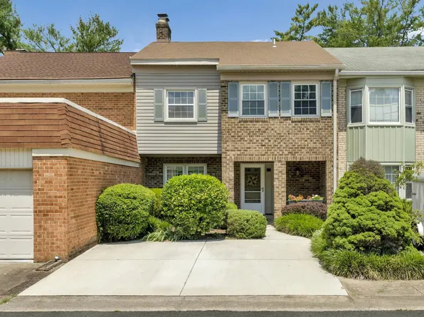 1013 Moorefield Hill Grv SW, Vienna, VA 22180