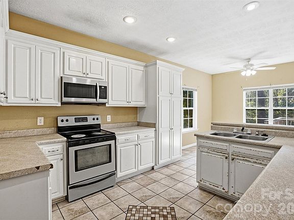 4th image of 235 Summer Place Dr