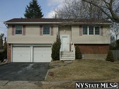 1st image of 9 Nantucket Ln