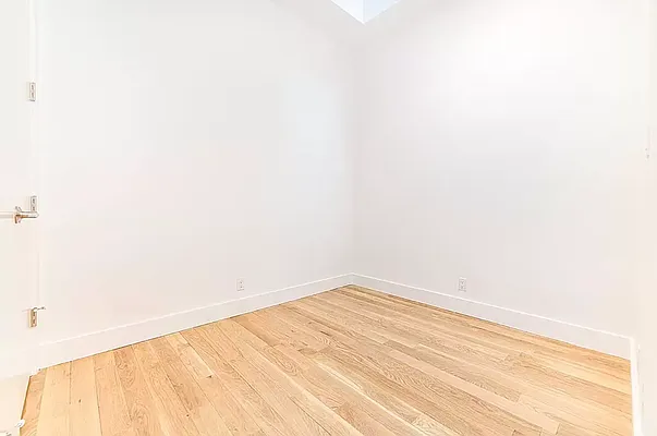 Rented by REAL New York | media 32