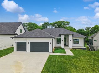 855 Roman Rd, Waukee, IA 50263