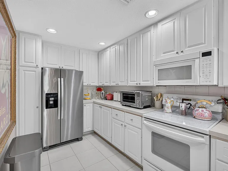 213 Barcelona Dr — Photo 17