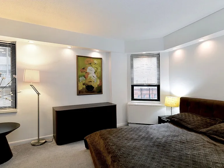 210 E 47th St #8H — Photo 9