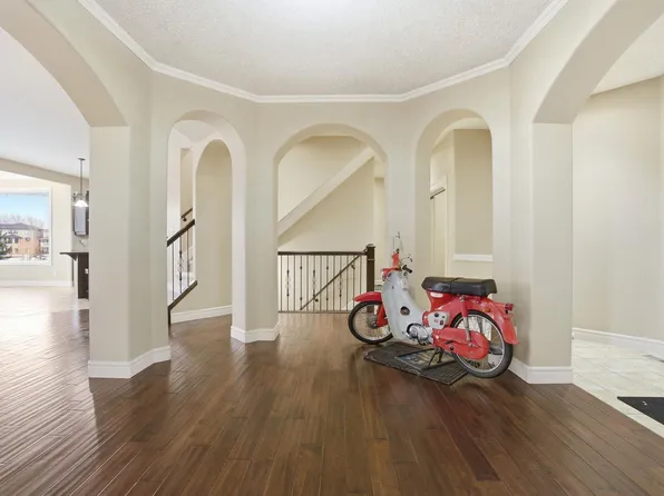 549 Hudson Rd NW, Edmonton, AB T6V 1W7