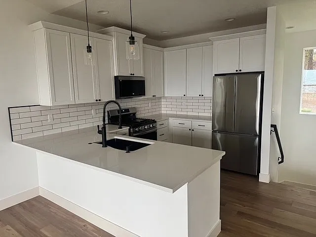79 NW Lasher St — Photo 8