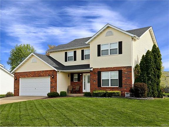 3rd image of 916 Oakridge Dr