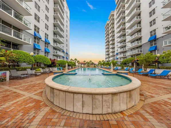 5091 NW 7th St APT 909, Miami, FL 33126