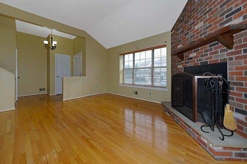4th image of 2 Westlake Ct
