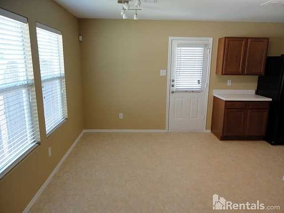 4th image of 904 Stone Chapel Way
