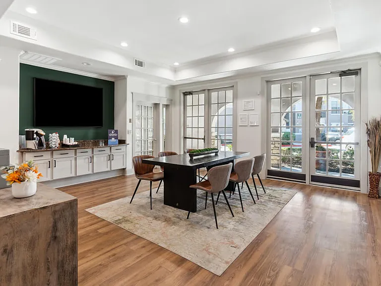 The Sorento Apartments — Photo 20