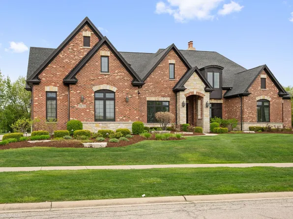 39W354 Longmeadow Ln, Saint Charles, IL 60175