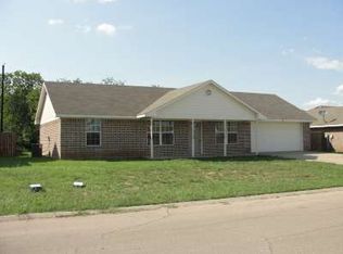 207 Broken Arrow Dr, Lacy Lakeview, TX 76705