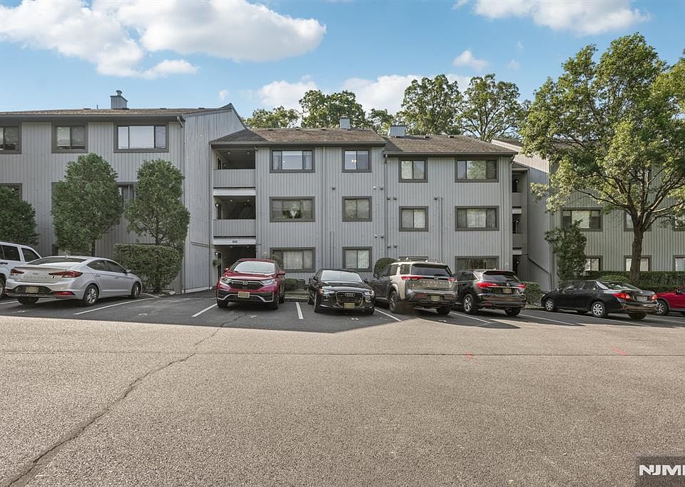 1st image of 312 Cypress Ct #2