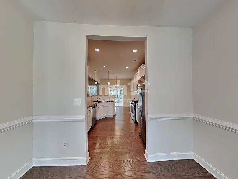 409 Forest Glen Dr — Photo 7