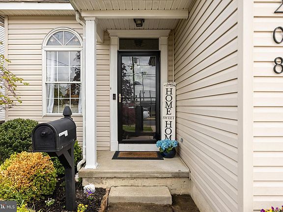 4th image of 208 Hooker St