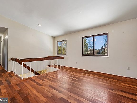 4th image of 14920 Chestnut Ridge Ct