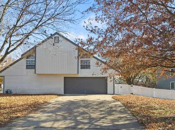 2110 Elmwood St, Lawrence, KS 66046