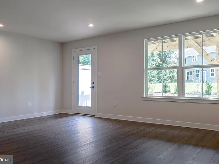 6 Foxwood Dr — Photo 8