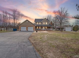 11 David Dr, Saint Jacob, IL 62281