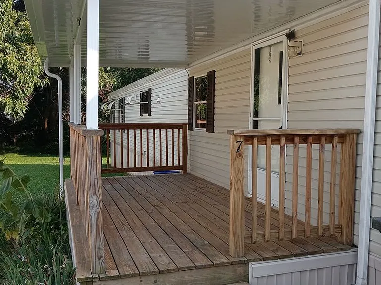 7 Locust Ln — Photo 2