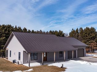 10570 Oakdale Dr, Almond, WI 54909