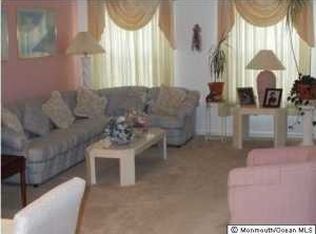 4 Stroud Ct, Toms River, NJ 08757