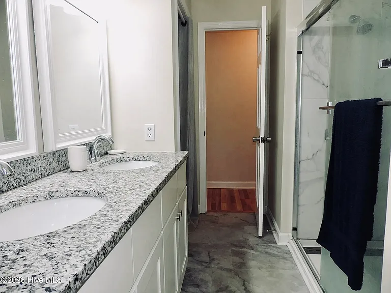 Shoreline Dr — Photo 13