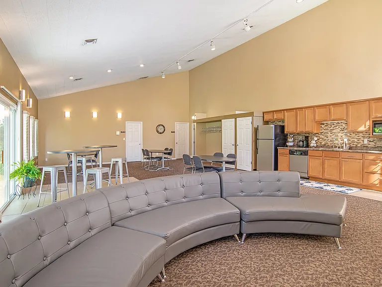 Sunflower Apartments — Photo 10