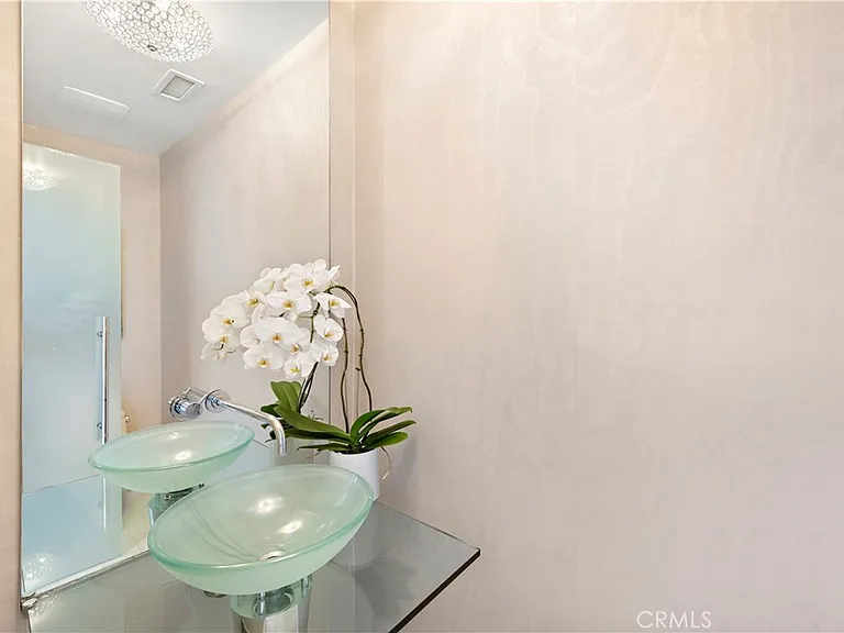 940 Summit Dr — Photo 31