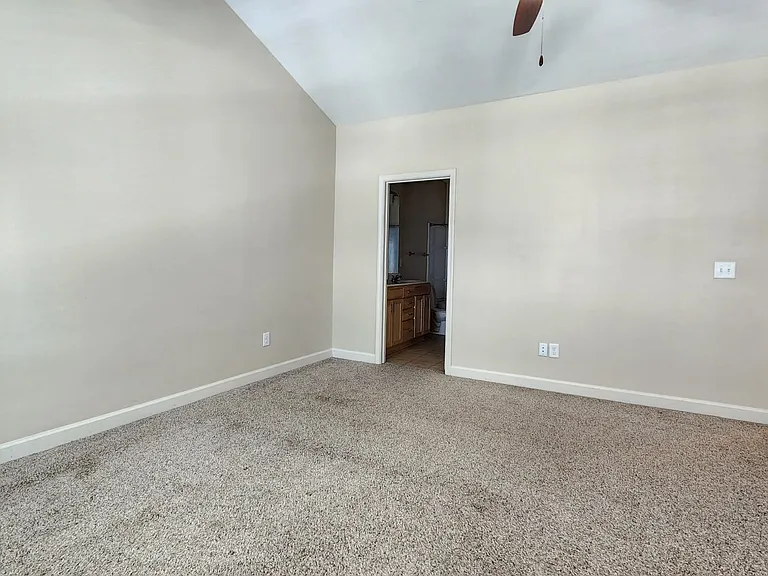 1915 D Fleming Rd — Photo 3