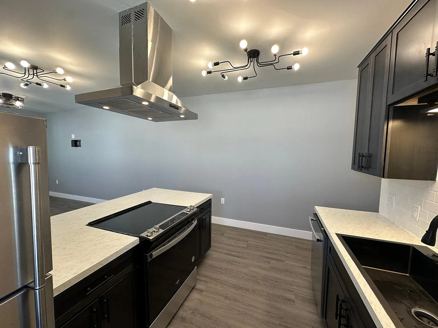 2 bed, 900 sqft, $1,400 — Photo 4