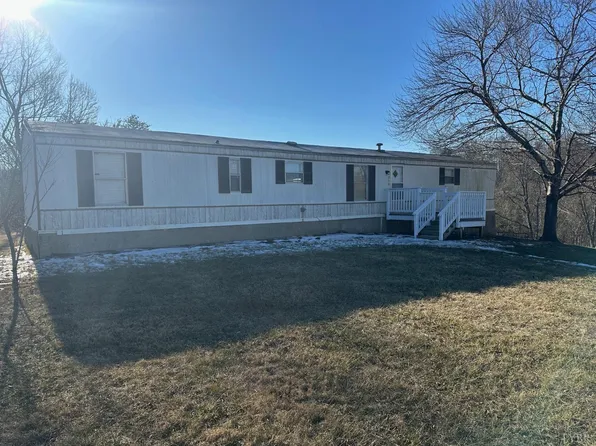 318 Byrnes St, Goodview, VA 24095