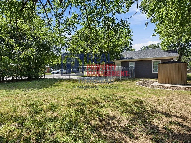 1590 W Long St — Photo 24