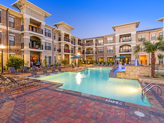 Resort Style Swimming Pool and Sundeck with Wi-Fi