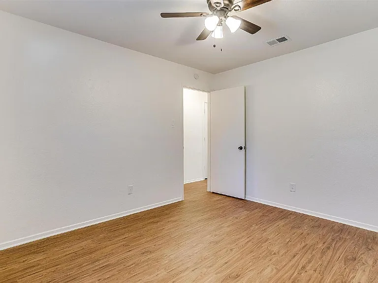 1824 Fairmount Ave — Photo 11