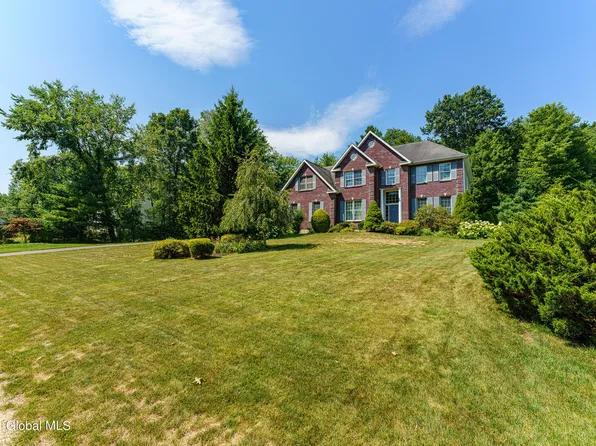 6 Caraway Court, Halfmoon, NY 12065