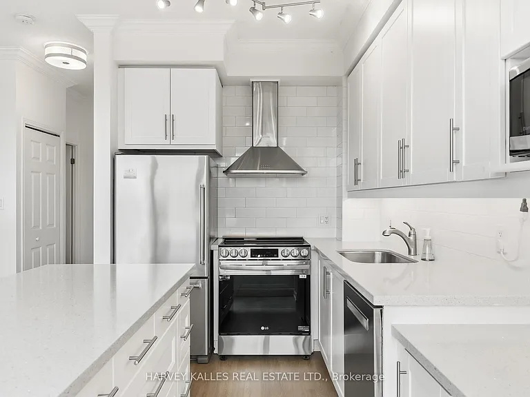 308 Palmerston Ave #Penthouse 14 — Photo 16