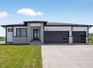 1420 NW Bull Run Ct, Waukee, IA 50263