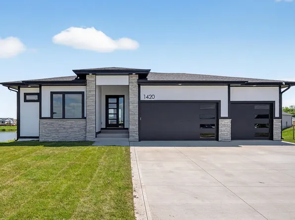 1420 NW Bull Run Ct, Waukee, IA 50263