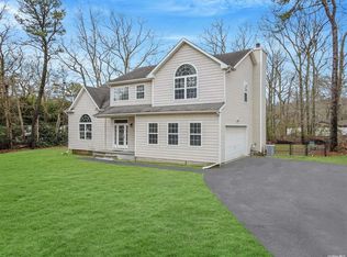 17 Old Country Rd, East Quogue, NY 11942
