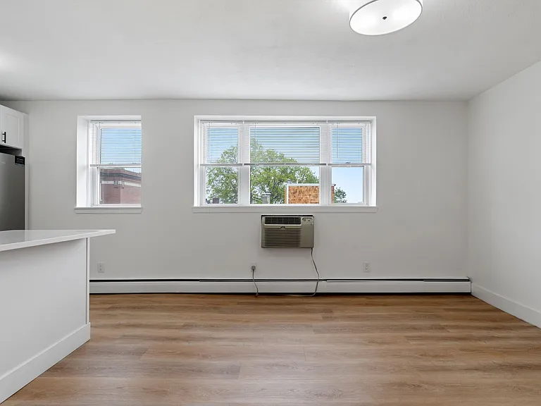 741 E 7th St #37 — Photo 11