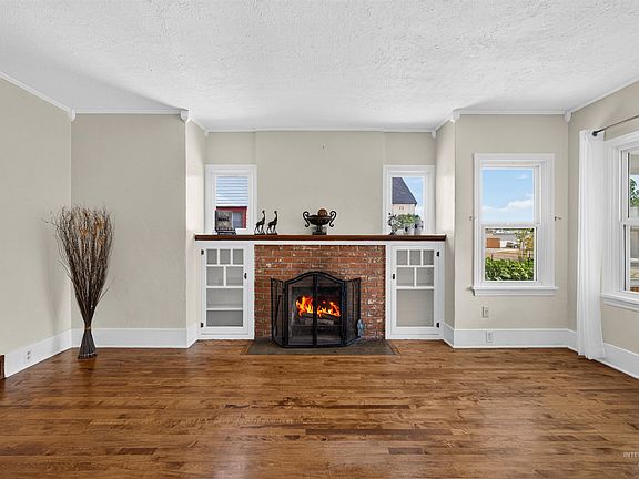 3rd image of 319 14th Ave S